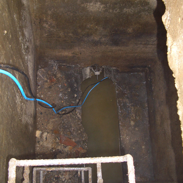 Cables in pipe, dirty water